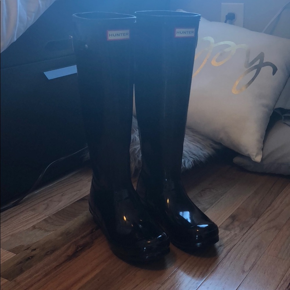 TALL BLACK HUNTER RAIN BOOTS!!